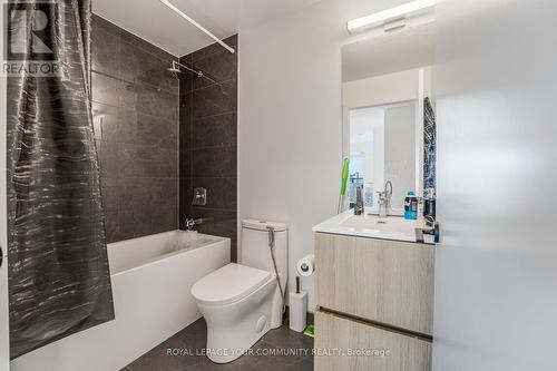 215 - 215 Lakeshore Road W, Mississauga, ON - Indoor Photo Showing Bathroom