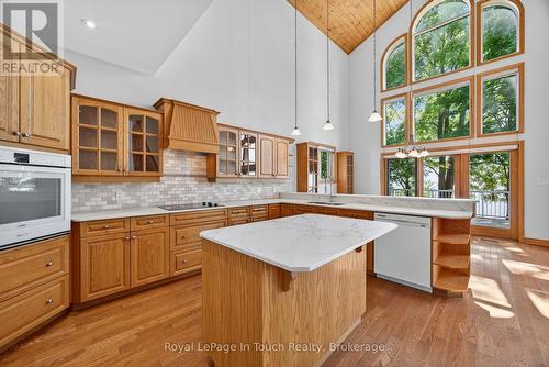 44 Tiny Beaches Road S, Tiny, ON - Indoor Photo Showing Kitchen