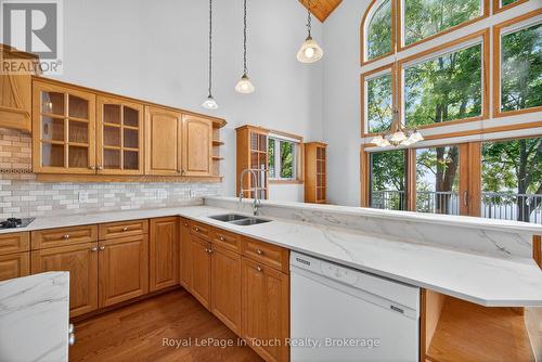 44 Tiny Beaches Road S, Tiny, ON - Indoor Photo Showing Kitchen With Double Sink
