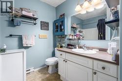 Upstairs Main Bathroom - 