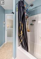 Upstairs Main Bathroom - 