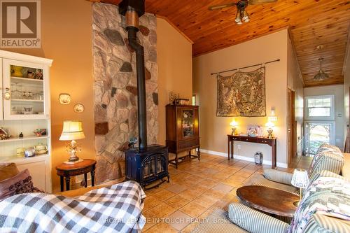 64 Wahnekewening Drive, Tiny, ON - Indoor Photo Showing Living Room