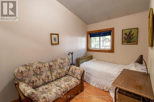64 Wahnekewening Drive, Tiny, ON - Indoor Photo Showing Bedroom