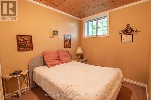 64 Wahnekewening Drive, Tiny, ON - Indoor Photo Showing Bedroom
