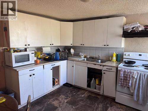 1330 101 Avenue, Dawson Creek, BC - Indoor Photo Showing Kitchen With Double Sink
