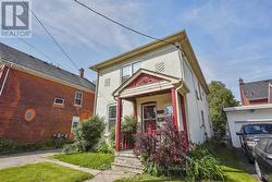 UPPER - 33 ROSE AVENUE  Brantford, ON N3S 2M3