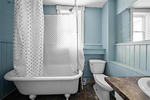 45 Furby Street, Winnipeg, MB - Indoor Photo Showing Bathroom