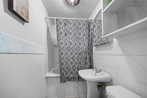 45 Furby Street, Winnipeg, MB - Indoor Photo Showing Bathroom