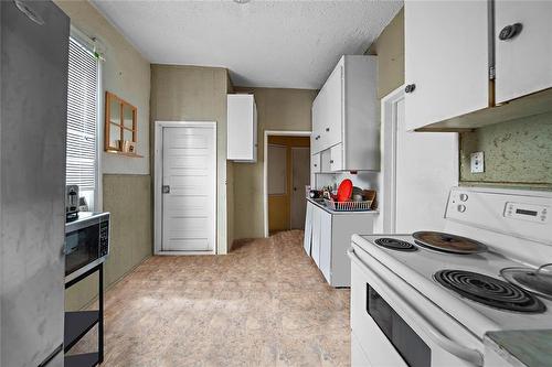 45 Furby Street, Winnipeg, MB - Indoor Photo Showing Kitchen