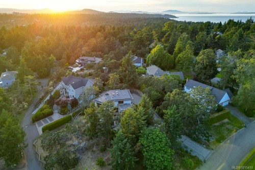 3724 Arbutus Ridge, Saanich, BC 