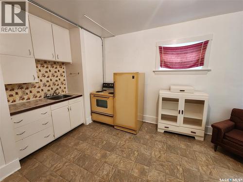 5 Prairie Avenue, Weyburn, SK - Indoor