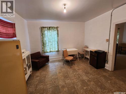 5 Prairie Avenue, Weyburn, SK - Indoor