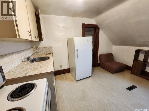 5 Prairie Avenue, Weyburn, SK - Indoor