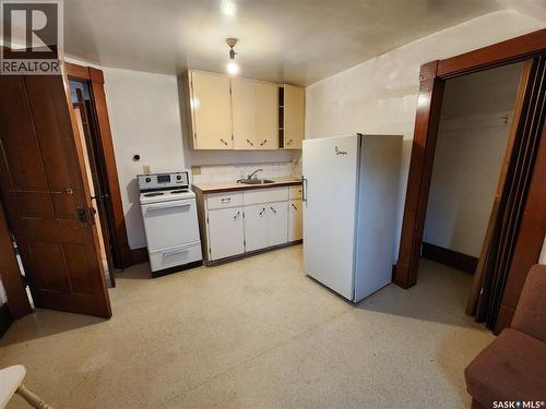 5 Prairie Avenue, Weyburn, SK - Indoor Photo Showing Kitchen