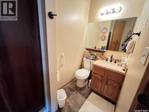 11 2Nd Avenue W, Maple Creek, SK - Indoor Photo Showing Bathroom