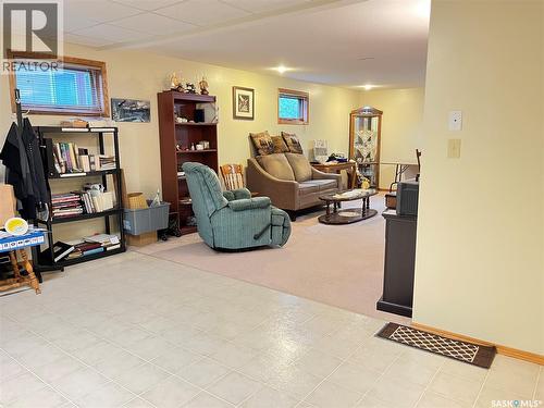 11 2Nd Avenue W, Maple Creek, SK - Indoor