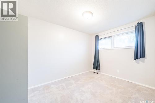 406 Royal Street, Regina, SK - Indoor