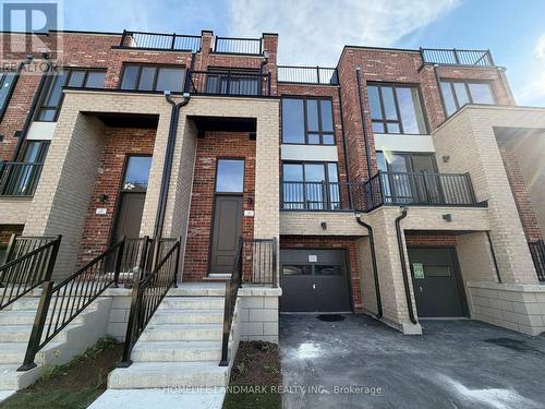 29 BANCROFT LANE  Richmond Hill, ON L4E 1M1