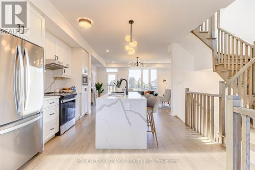 31 Bancroft Lane, Richmond Hill, ON - Indoor Photo Showing Kitchen With Upgraded Kitchen