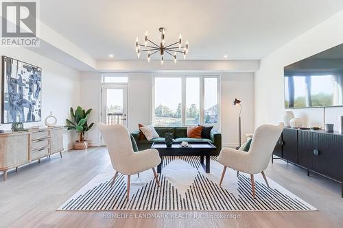 31 Bancroft Lane, Richmond Hill, ON - Indoor Photo Showing Living Room