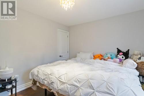 561 Wingrove Crescent, Oakville, ON - Indoor Photo Showing Bedroom