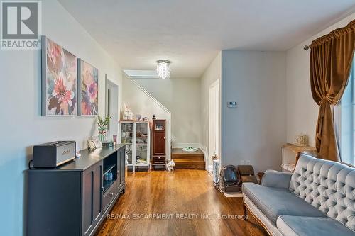 561 Wingrove Crescent, Oakville, ON - Indoor Photo Showing Living Room