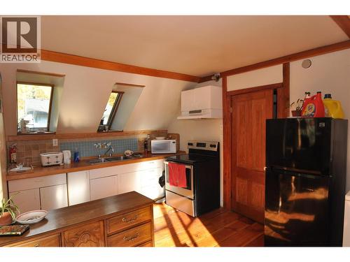 Upper unit - 105 Washington Street N, Kaslo, BC - Indoor Photo Showing Kitchen With Double Sink