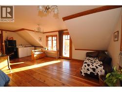 Upper unit living area - 