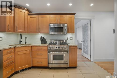 34 Leslie Place, Regina, SK - Indoor Photo Showing Kitchen