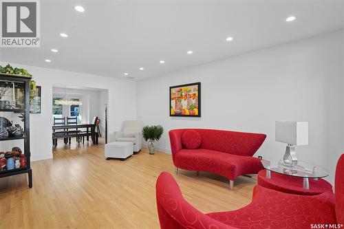 34 Leslie Place, Regina, SK - Indoor Photo Showing Living Room