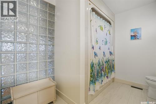 34 Leslie Place, Regina, SK - Indoor