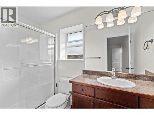 725 Trans Canada Highway, Sicamous, BC - Indoor Photo Showing Bathroom