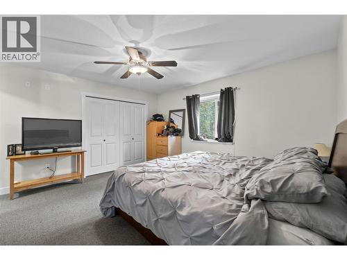 725 Trans Canada Highway, Sicamous, BC - Indoor Photo Showing Bedroom
