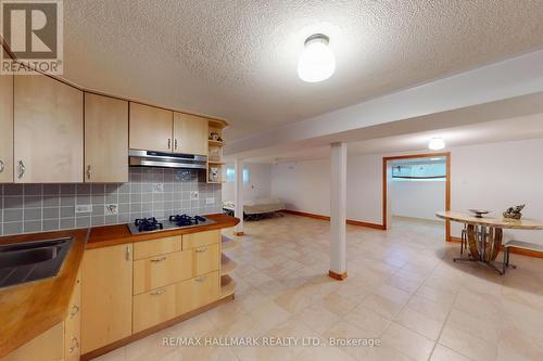 38 Courton Drive, Toronto, ON - Indoor Photo Showing Kitchen