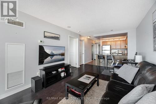 2003 - 9 George Street N, Brampton, ON - Indoor Photo Showing Living Room