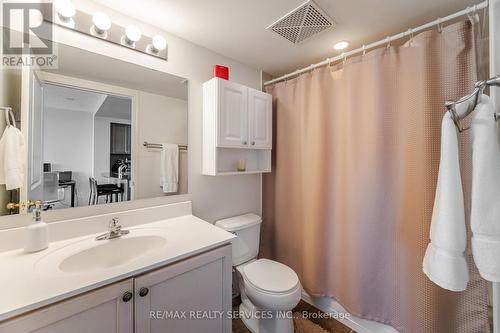 2003 - 9 George Street N, Brampton, ON - Indoor Photo Showing Bathroom