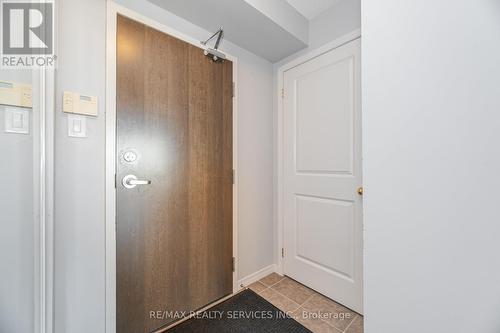 2003 - 9 George Street N, Brampton, ON - Indoor Photo Showing Other Room
