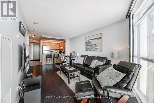 2003 - 9 George Street N, Brampton, ON - Indoor Photo Showing Living Room