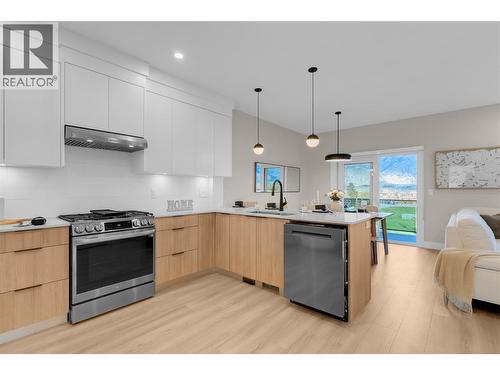 6811 Nighthawk Drive Unit# 102, Osoyoos, BC - Indoor Photo Showing Kitchen With Upgraded Kitchen