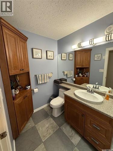 121 18Th Street W, Battleford, SK - Indoor Photo Showing Bathroom