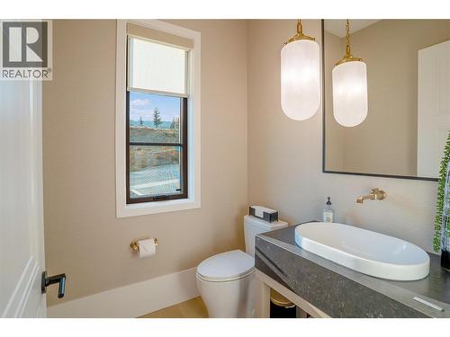 4023 Sunstone Street, West Kelowna, BC - Indoor Photo Showing Bathroom