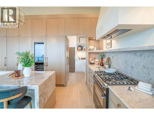 4023 Sunstone Street, West Kelowna, BC - Indoor Photo Showing Kitchen
