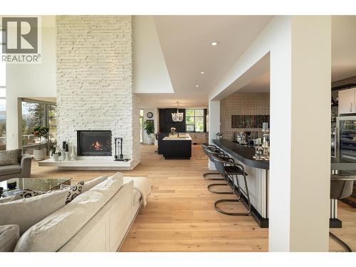 1750 Westside Road N Unit# 5, Kelowna, BC - Indoor Photo Showing Living Room With Fireplace