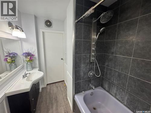307 6Th Avenue E, Biggar, SK - Indoor Photo Showing Bathroom