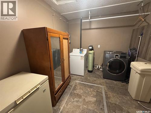 307 6Th Avenue E, Biggar, SK - Indoor Photo Showing Laundry Room