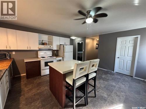 307 6Th Avenue E, Biggar, SK - Indoor Photo Showing Kitchen With Double Sink
