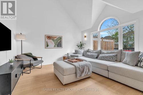 9 Gaw Crescent, Guelph, ON - Indoor Photo Showing Living Room