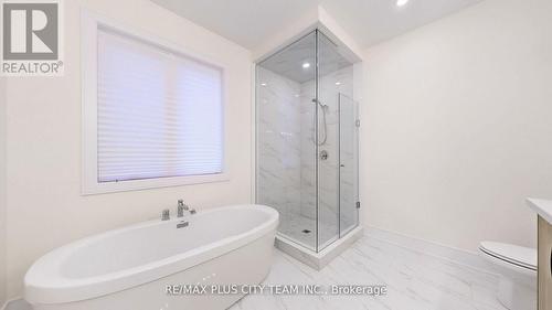 8 Saxby Farm Avenue, King, ON - Indoor Photo Showing Bathroom
