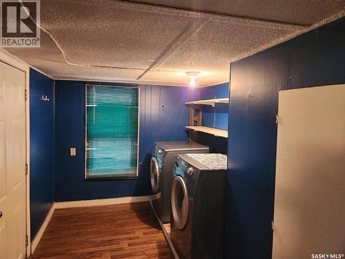 19 10Th Avenue Ne, Swift Current, SK - Indoor Photo Showing Laundry Room