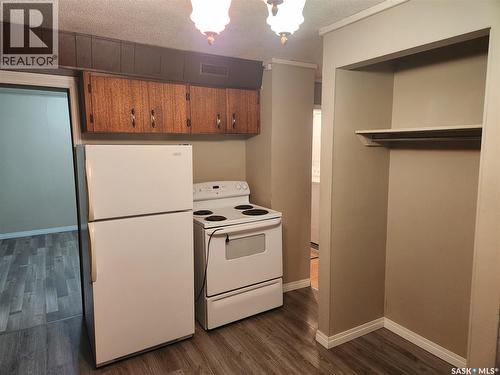 19 10Th Avenue Ne, Swift Current, SK - Indoor Photo Showing Kitchen